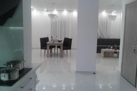 Despina's Luxury Downtown Apartment *